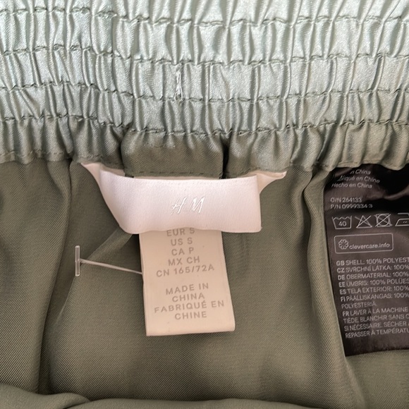 HM green satin dress size small, NEW and never worn - Picture 5 of 6